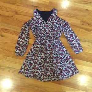 ❤️3/$15❤️ Banana Republic Cold Shoulder Dress